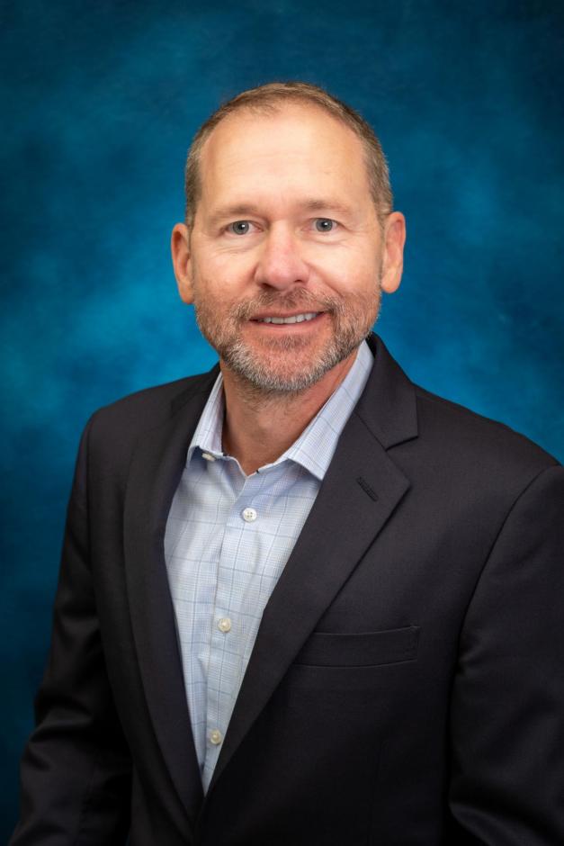 portrait of Lee Pullen